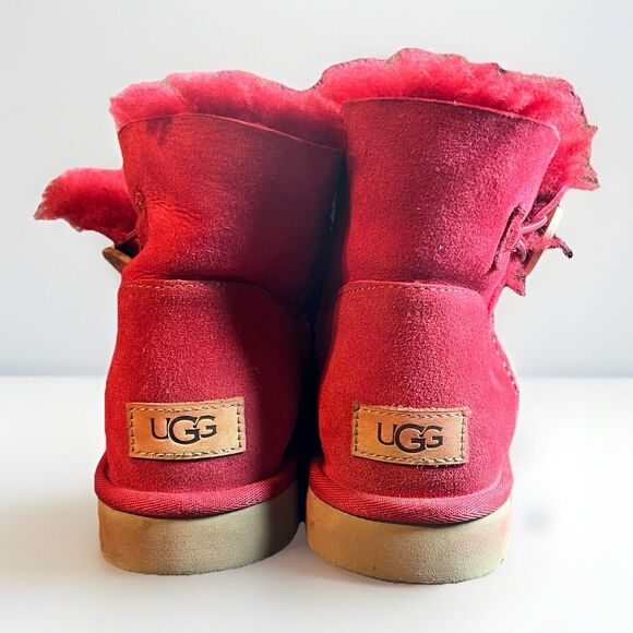 Ugg Mini Bailey Button Women’s 9 Red Classic Outdoor Winter Fur Suede Boots - Picture 3 of 6